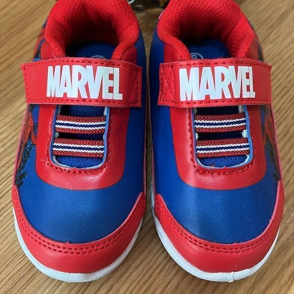 Spider-Man Boys Size 6 Shoes - Picture 3 of 6